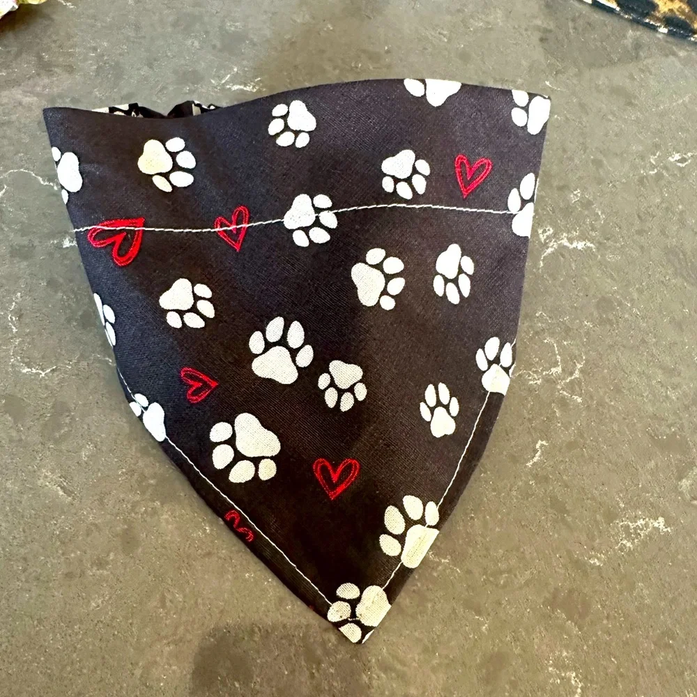 Handcrafted dog bandanna in Sm. Measures 13 to 15 inches around.